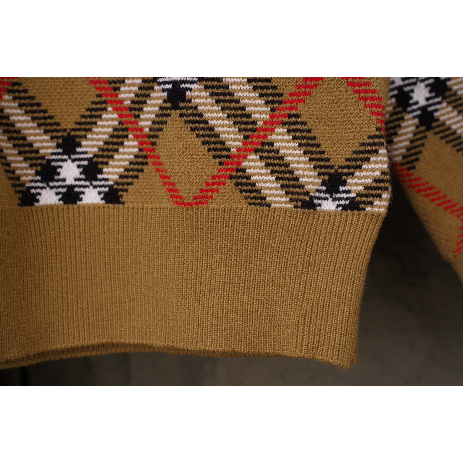 <p>BURBERRY 开衫毛衣(X28)</p>