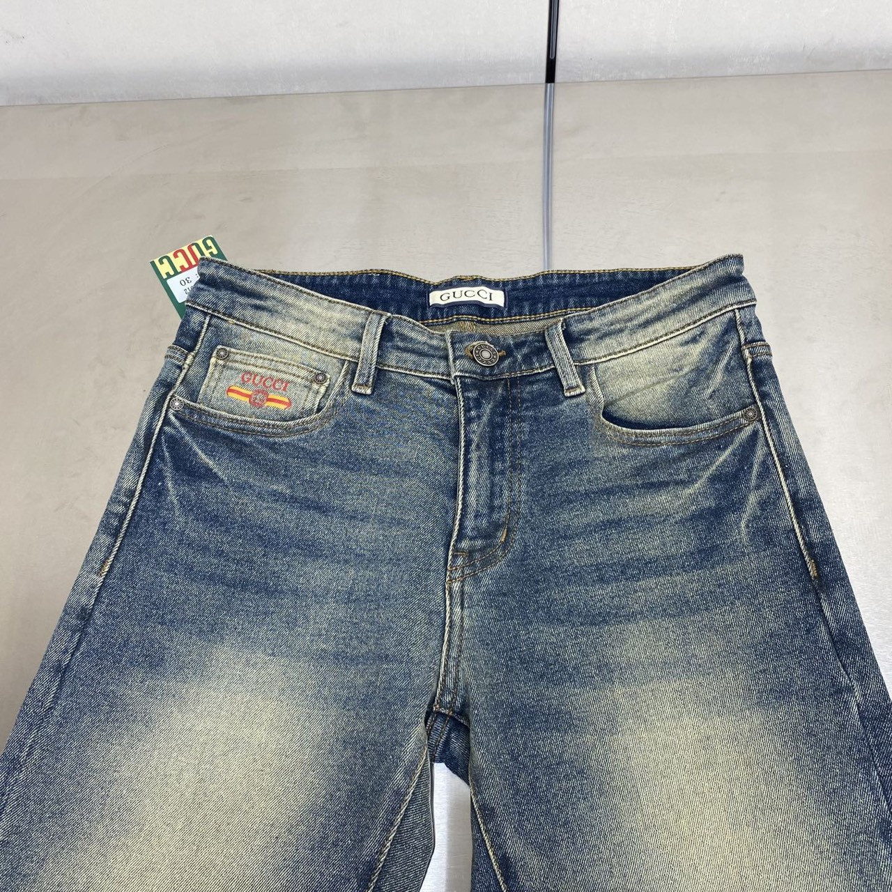 <p>GUCCI&nbsp;丹宁水洗牛仔裤(6912)</p>