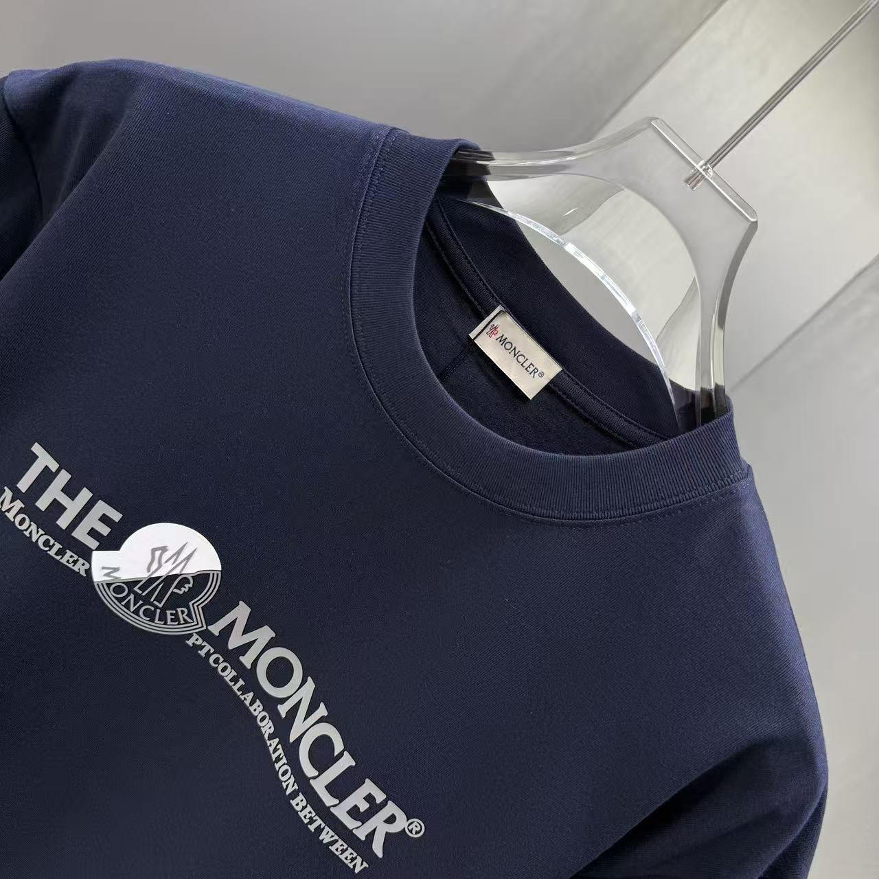 <p>Moncler 短袖T恤(深藍)</p>