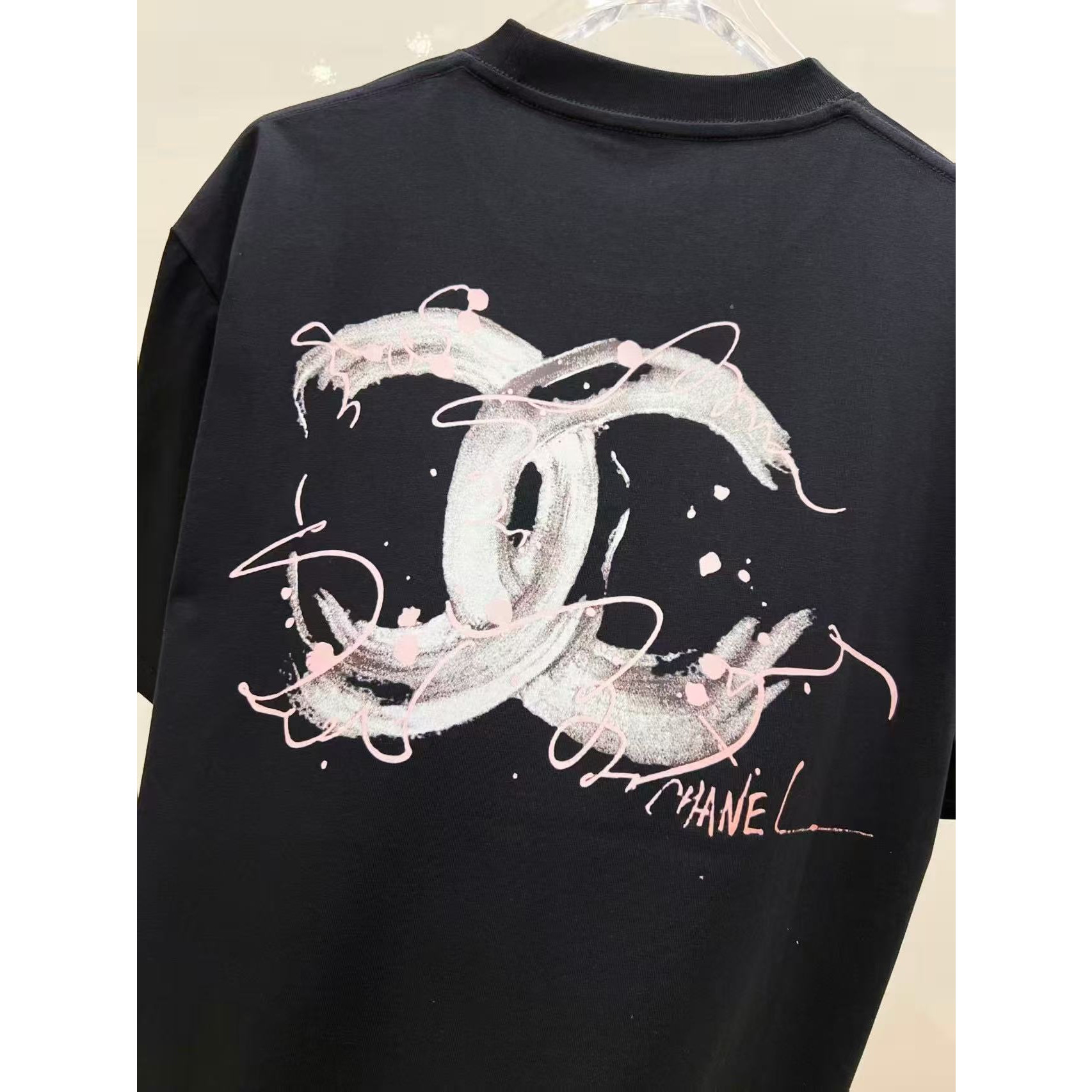 <p>CHANEL 短袖圆领T恤(黑)</p>