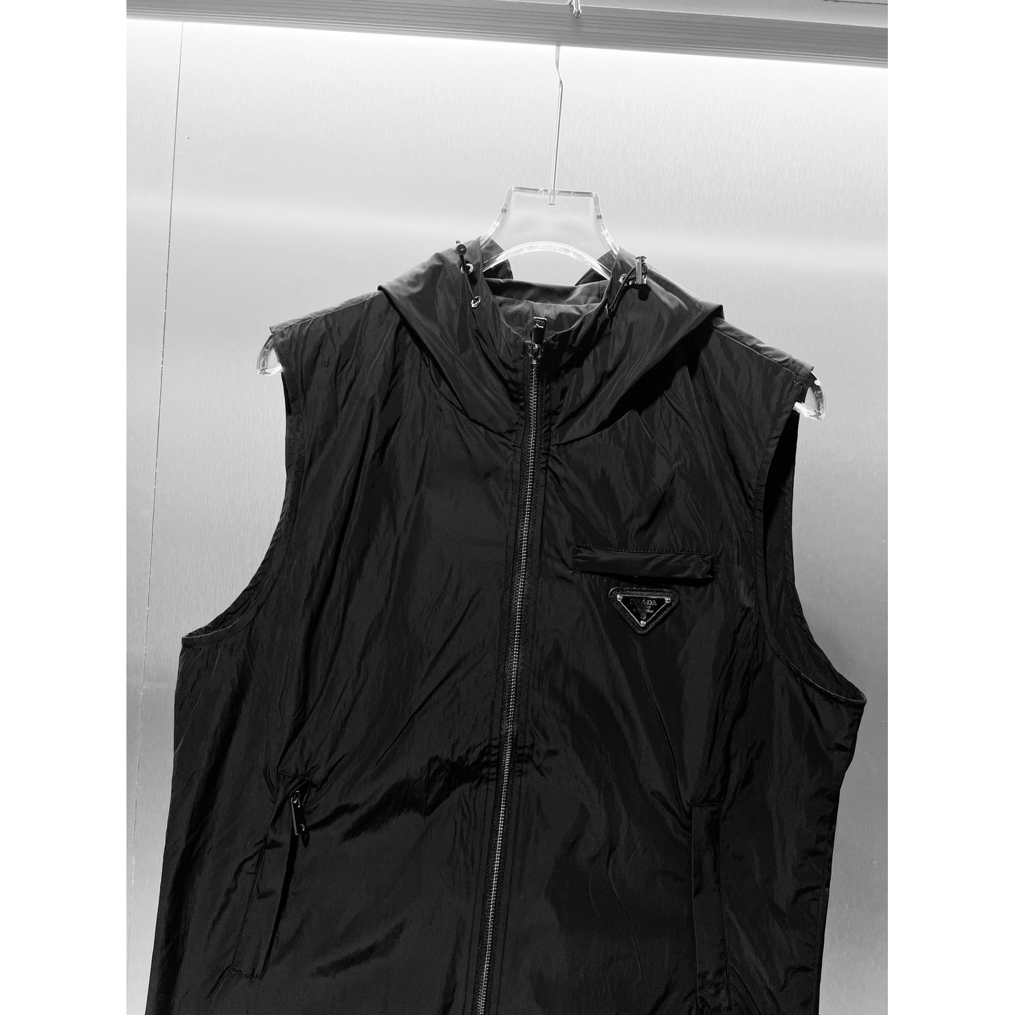 <p>PRADA&nbsp;马克外套(黑)</p>
