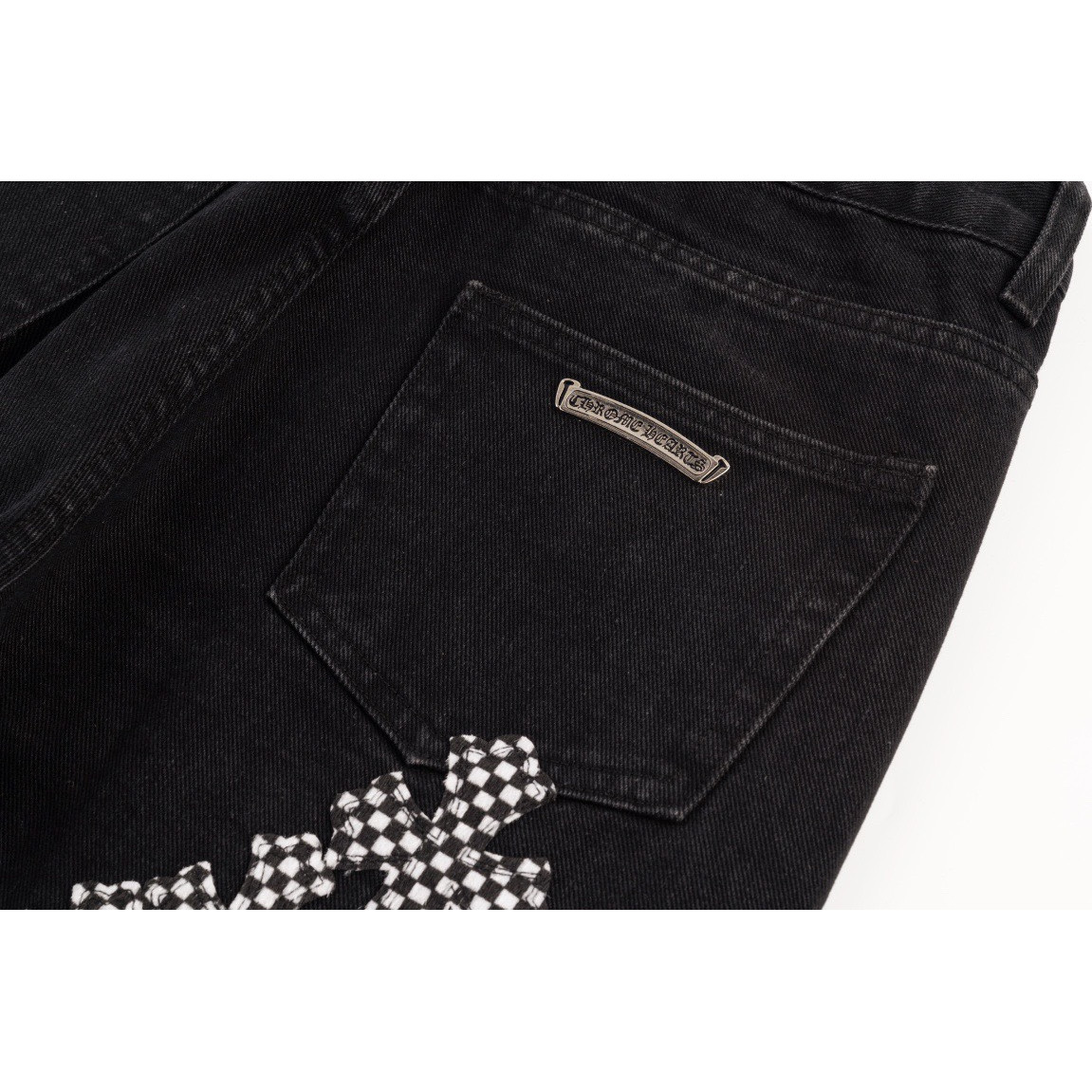 <p>CHROME HEARTS 樱花粉棋盘格十字拼皮牛仔裤(1808#)</p>

<p>&nbsp;</p>