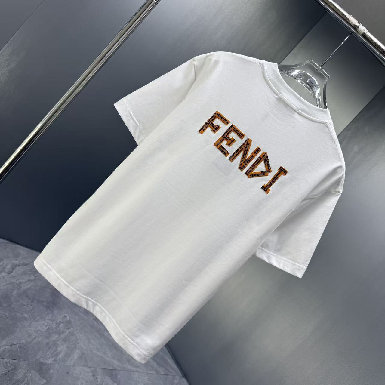 <p>FENDI 短袖T恤(白)</p>