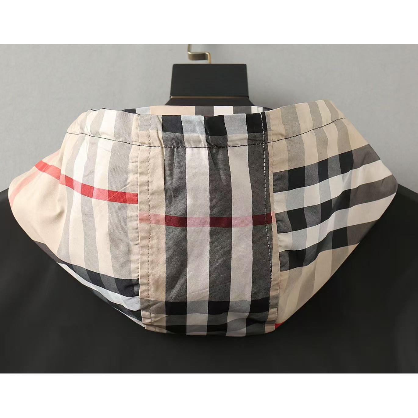 <p>BURBERRY 男士夹克外套(卡其)</p>
