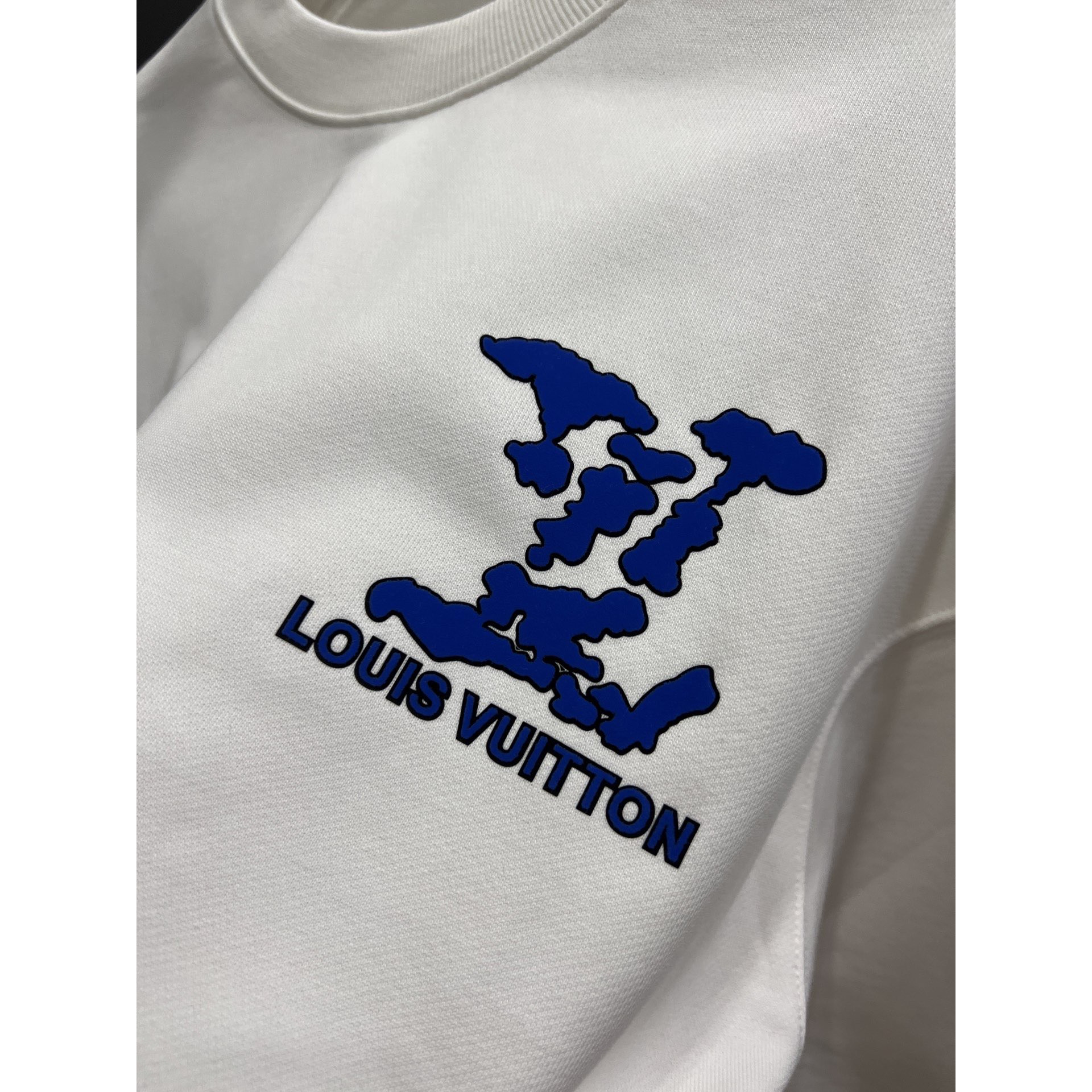 <p>LV 圆领长袖卫衣(白)</p>