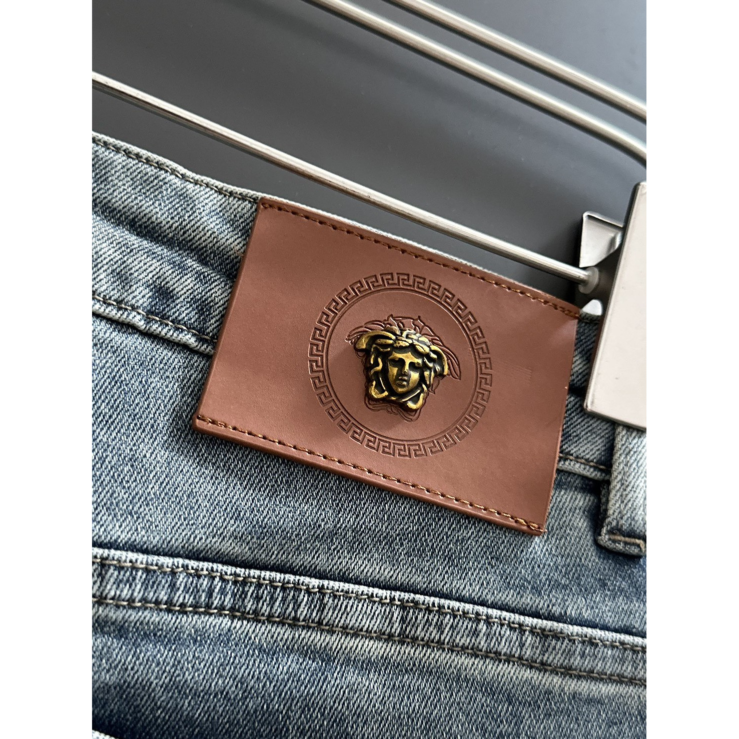 <p>Versace 高品质牛仔裤</p>
