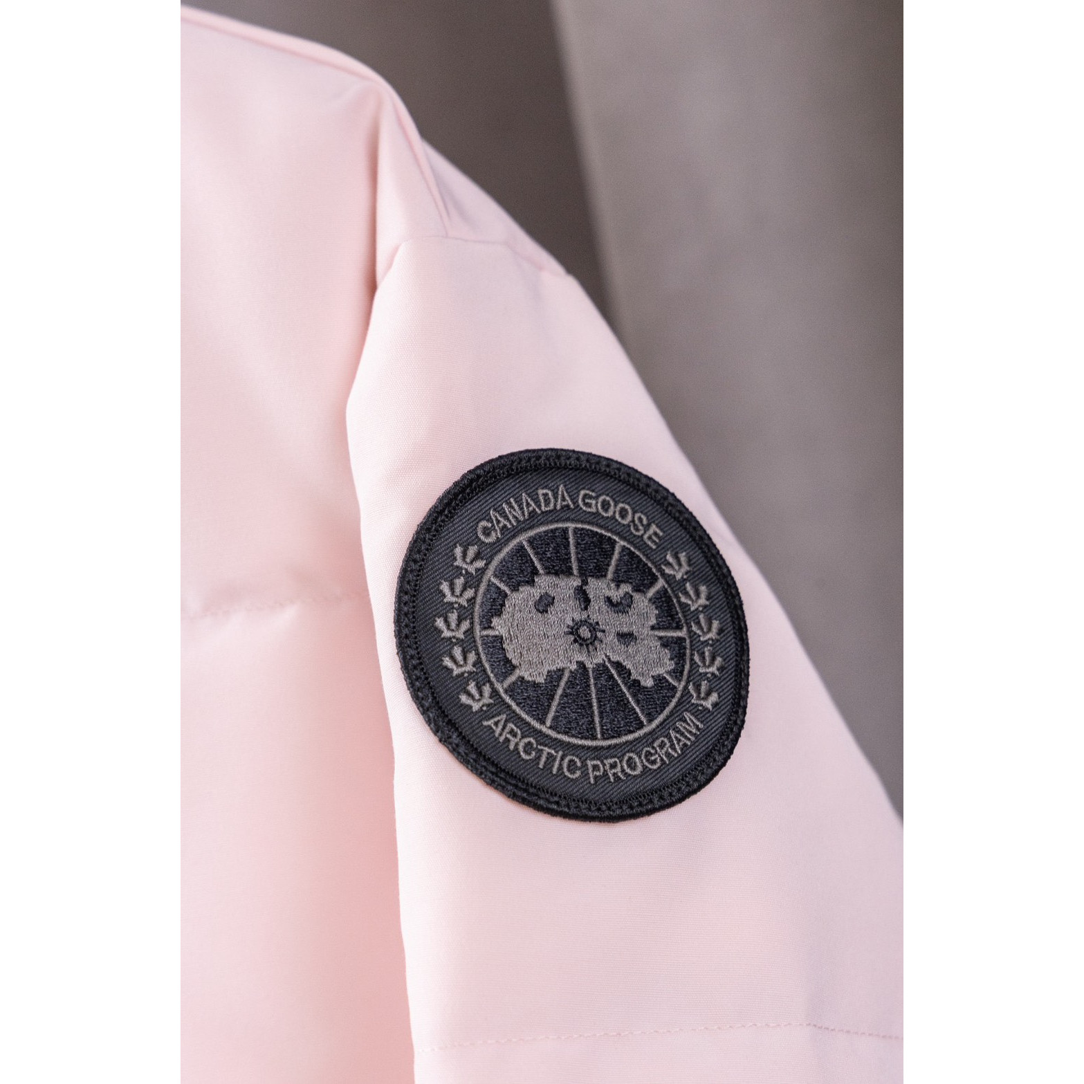 <p>Canada Goose Junction Cropped Puffer 2066 短款羽绒服(樱花粉)</p>