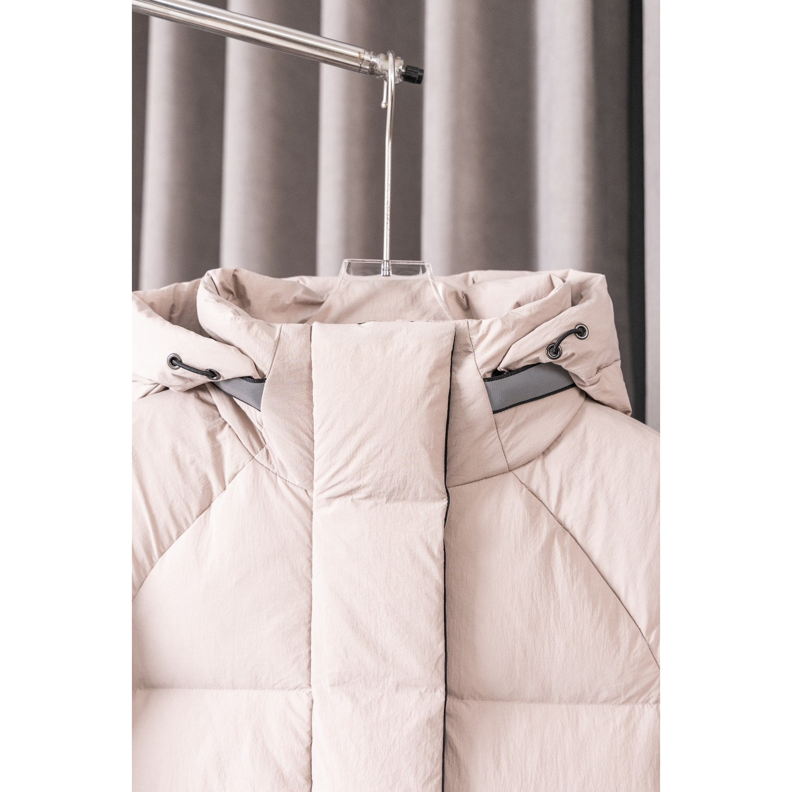 <p>Canada Goose Junction 黑标短款羽绒服(欧阳娜娜同款)(白色)</p>