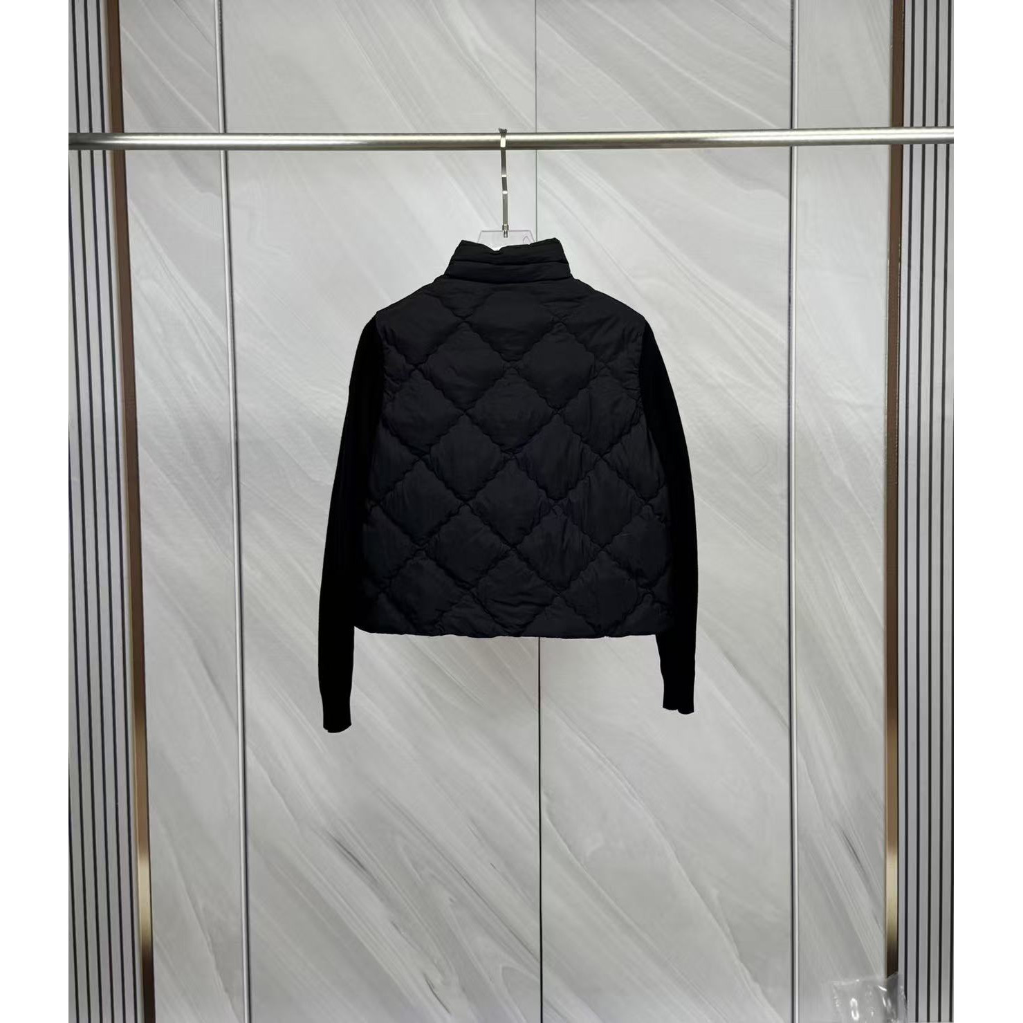 <p>Moncler 针织拼接羽绒服(黑)</p>