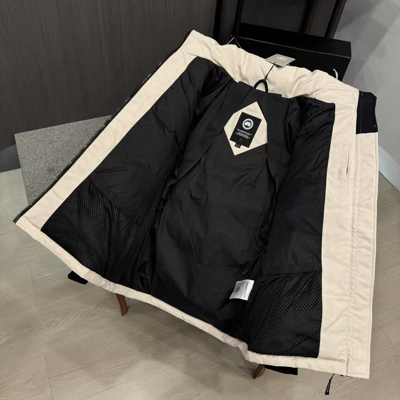 <p>Canada Goose Chelse*派克大衣羽绒服(卡其)</p>