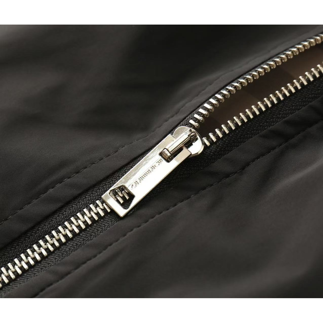 <p>BURBERRY&nbsp;男士夹克外套(800809)</p>