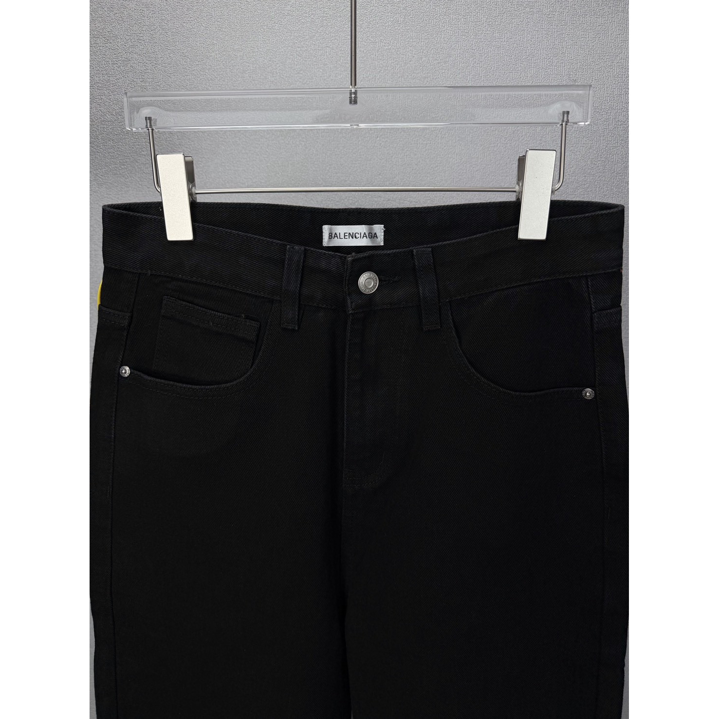 <p>&nbsp;Balenciaga&nbsp;口袋立体压胶蓝色字母logo情侣款水洗宽松牛仔裤&nbsp;</p>
