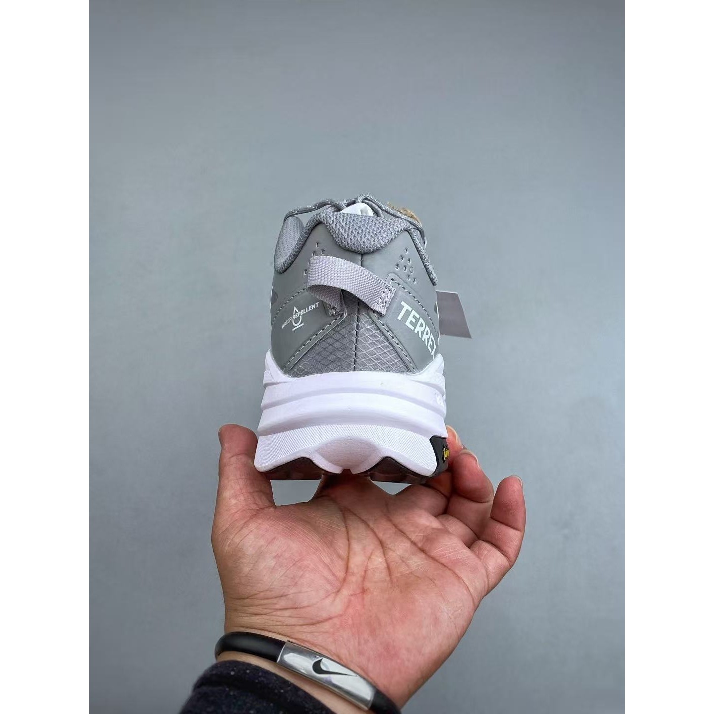 <p>Adidas Terrex Freehiker LT 运动跑步鞋(灰)</p>
