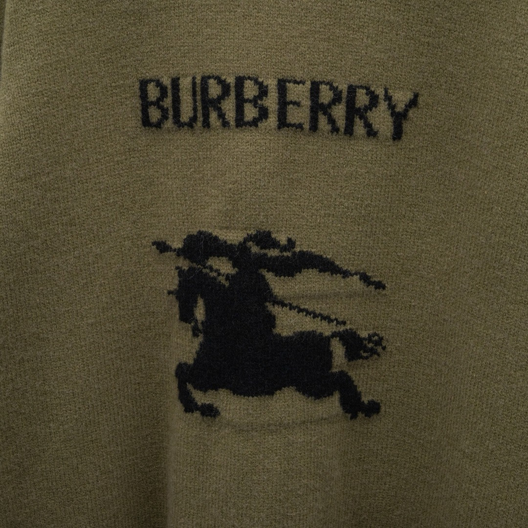 <p>BURBERRY&nbsp;战马 LOGO长袖毛衣(綠)</p>