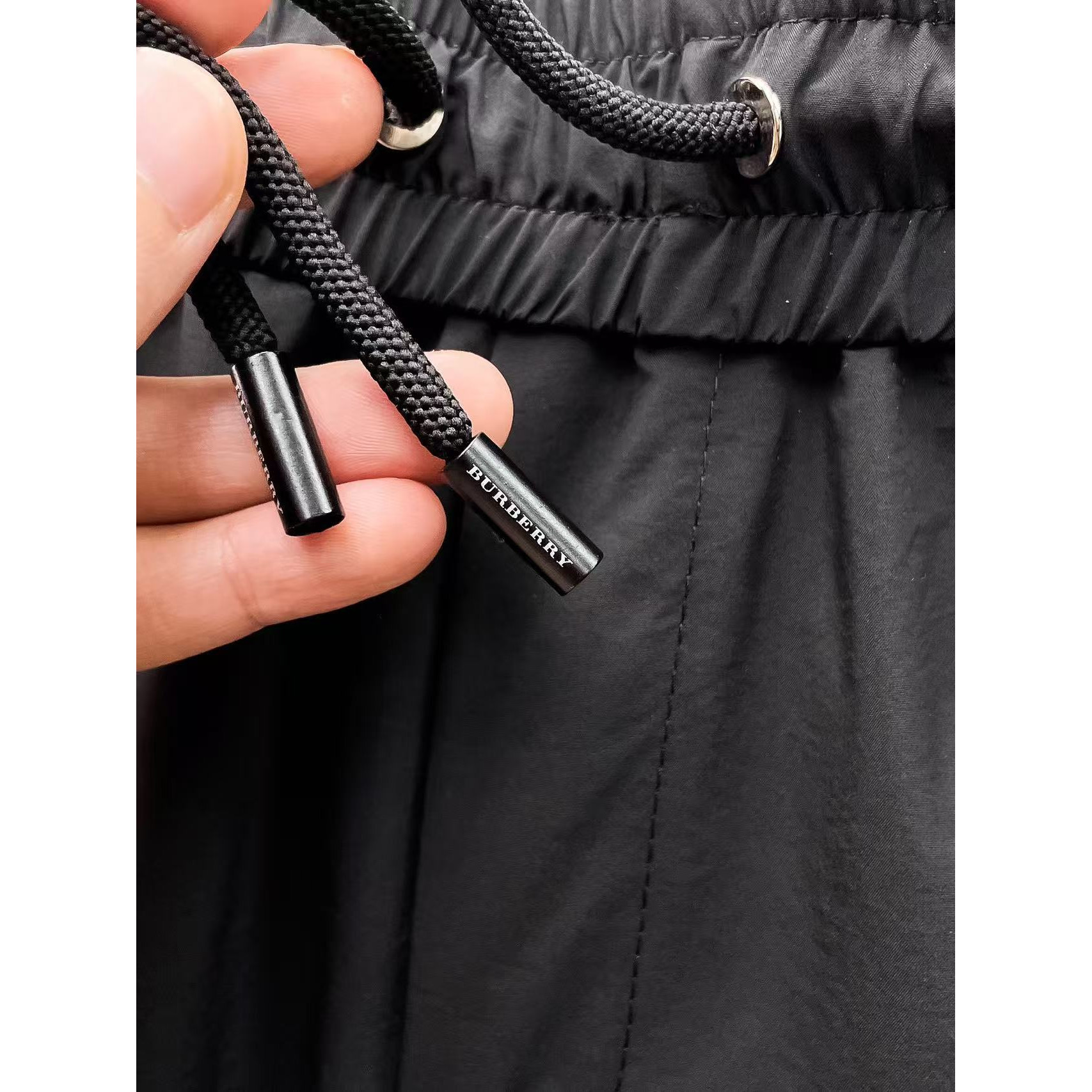 <p>BURBERRY 专柜新款休闲短裤(黑)</p>