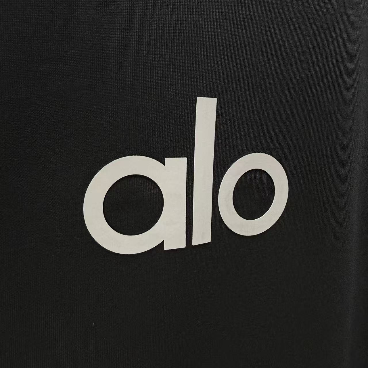 <p>ALO 短袖T恤 厚板 (黑)</p>