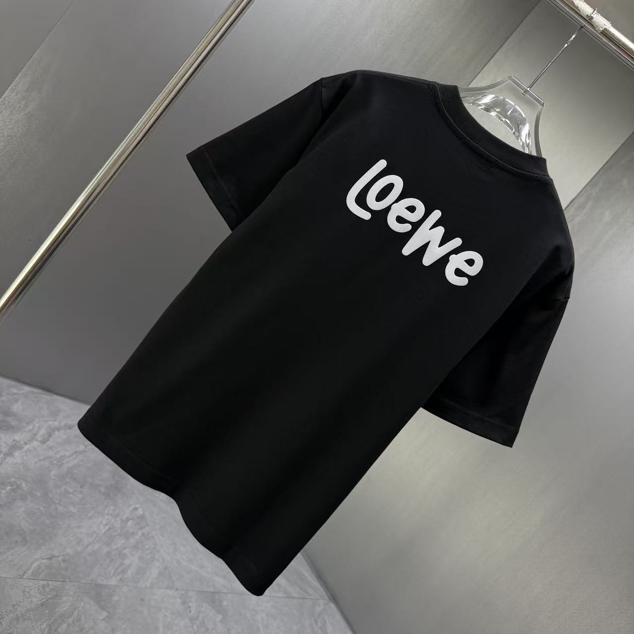 <p>Loewe 短袖T恤(黑)</p>