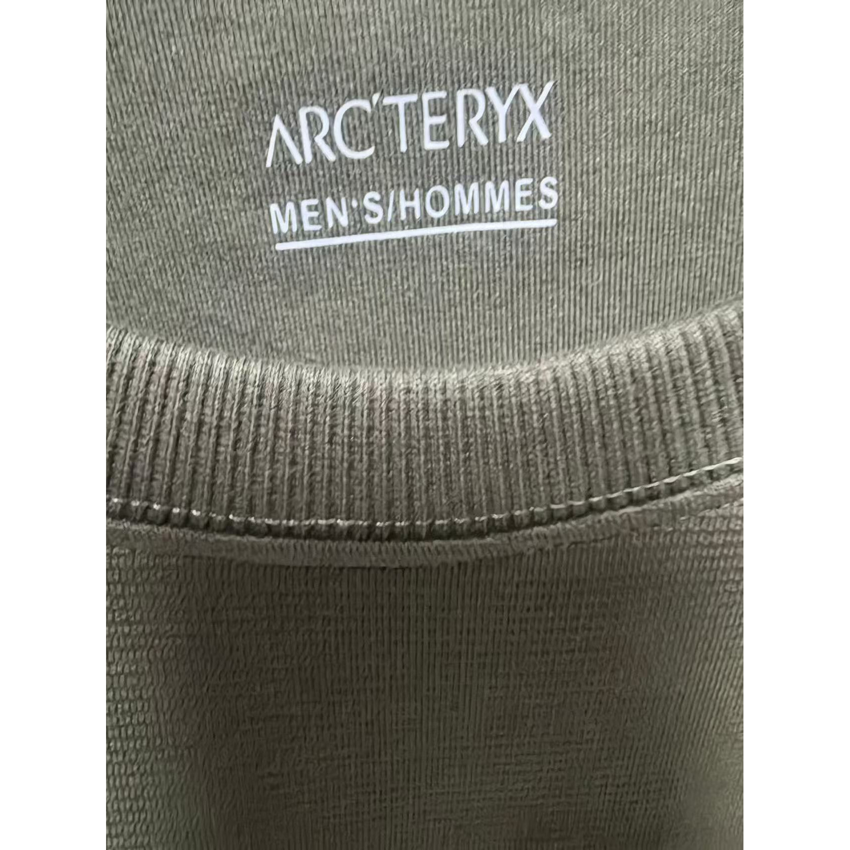 <p>Arc'teryx 新款卫衣(軍綠)</p>