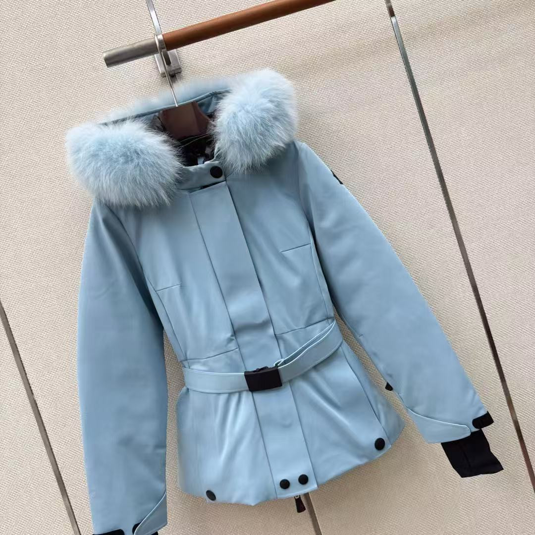 <p>MONCLER 经典Celac短款收腰羽绒滑雪服(天藍)</p>