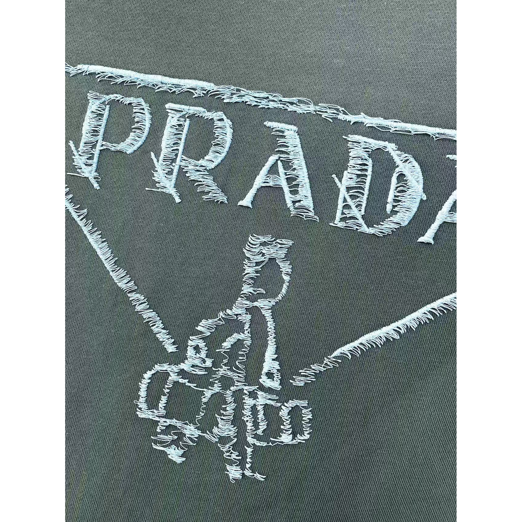 <p>PRADA&nbsp;圓領長袖T恤(軍綠)</p>