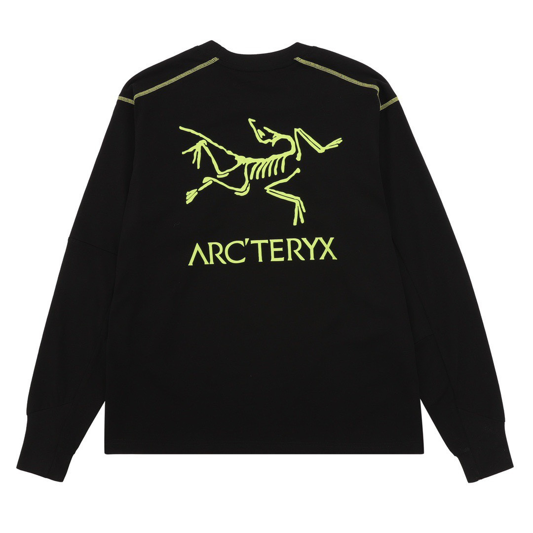 <p>ARC'TERYX 明线拼接印花圆领长袖(黑)</p>