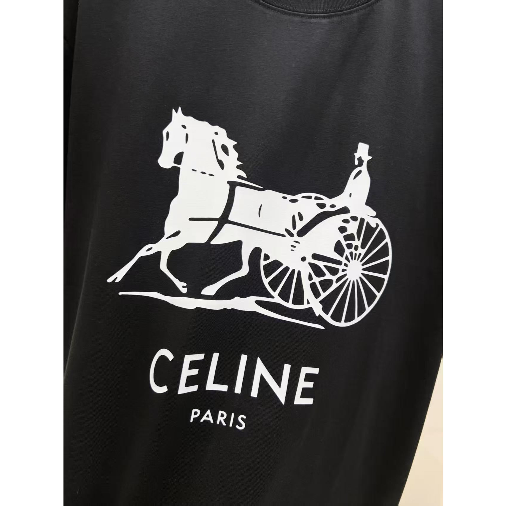 <p>CELINE&nbsp;短袖圆领T恤(黑)</p>