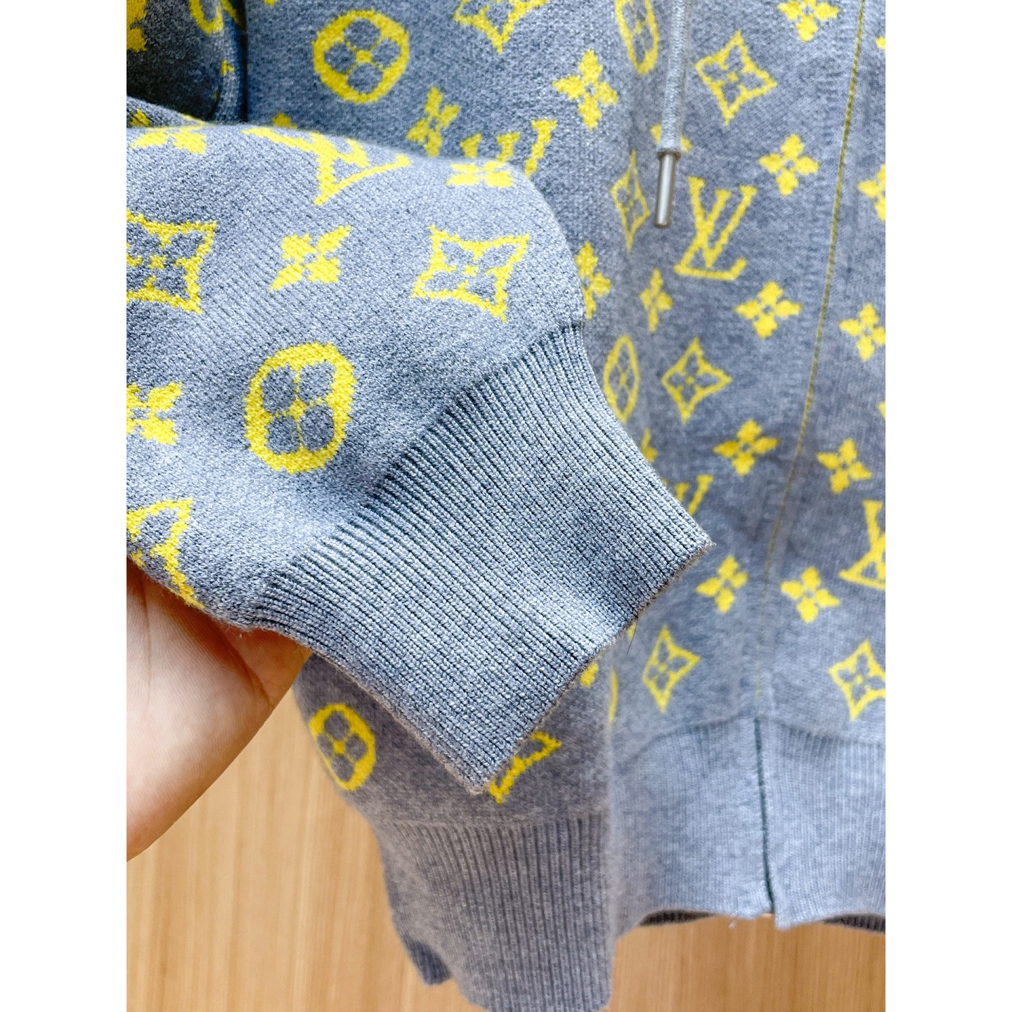 <p>LV 精品外套</p>