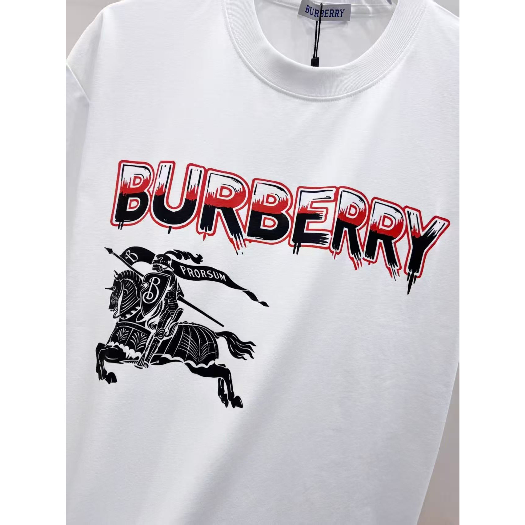 <p>BURBERRY&nbsp;短袖圆领T恤(白)</p>