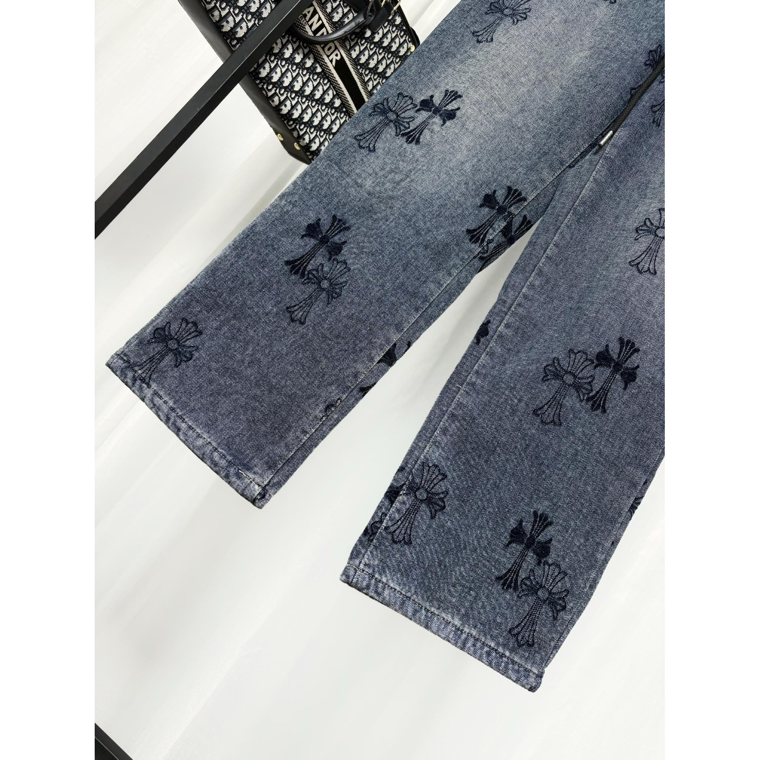 <p>Chrome Hearts 牛仔长裤</p>