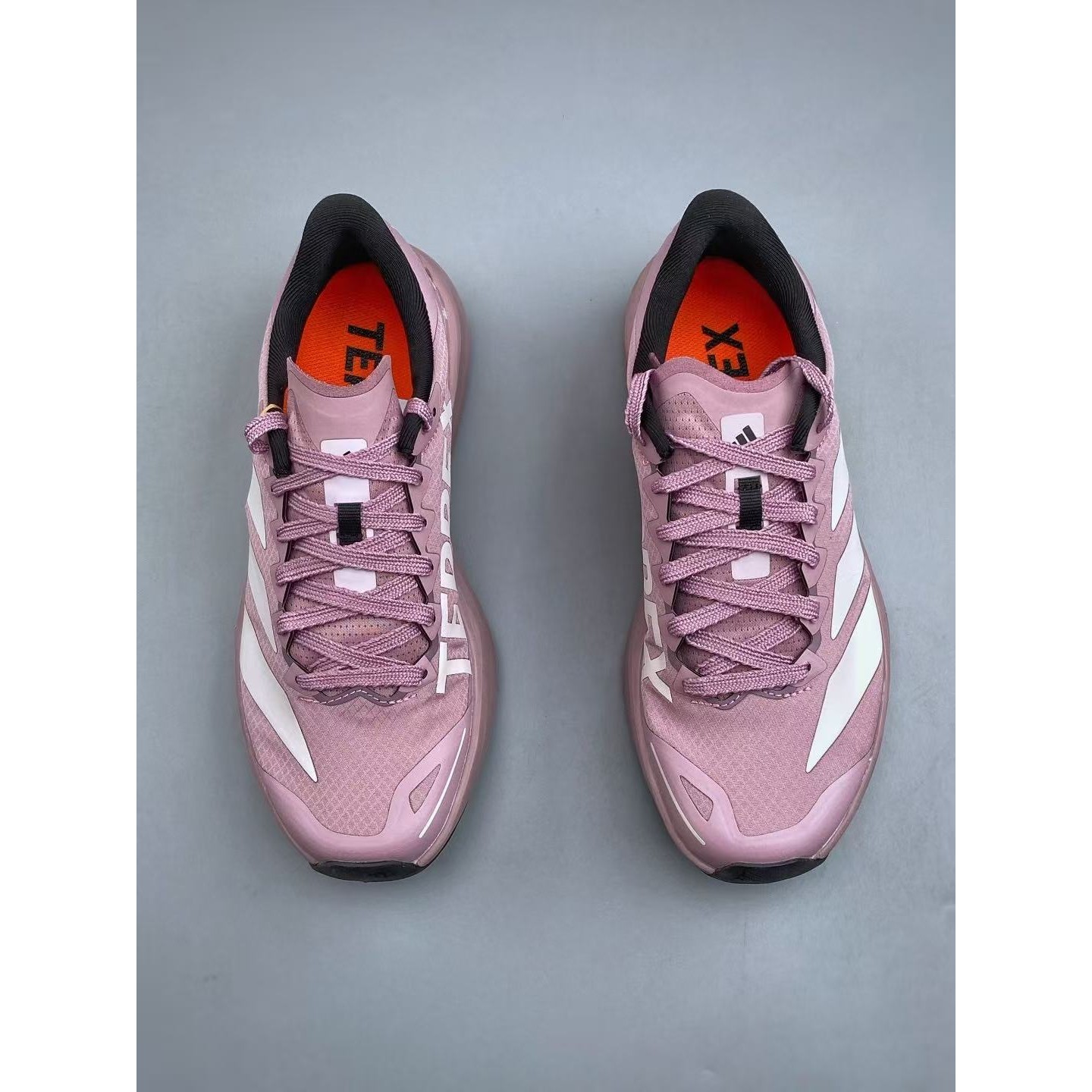 <p>adidas Terrex Agravic 4 越野跑鞋 (粉)</p>