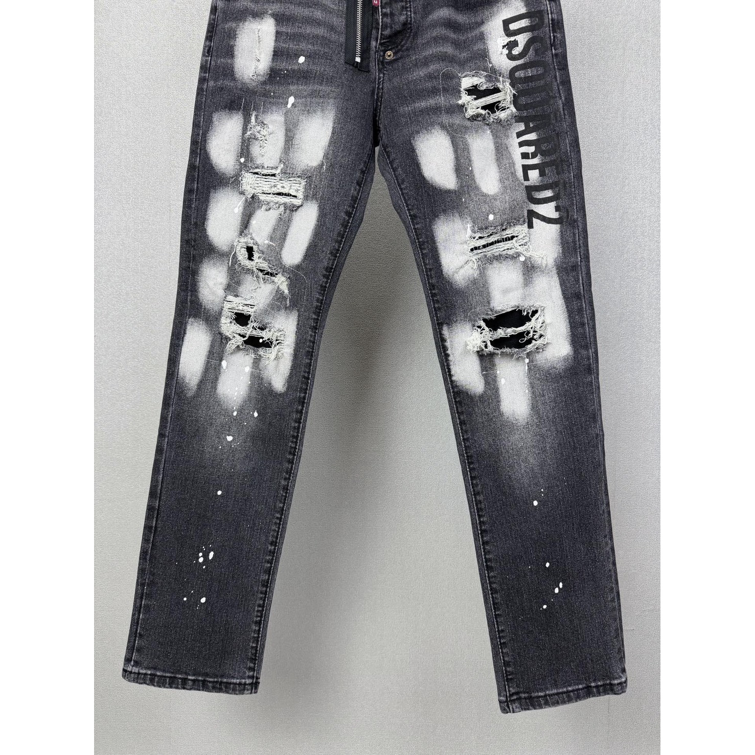 <p>DSQUARED2 字母印花情侣款水洗弹力牛仔裤&nbsp;</p>