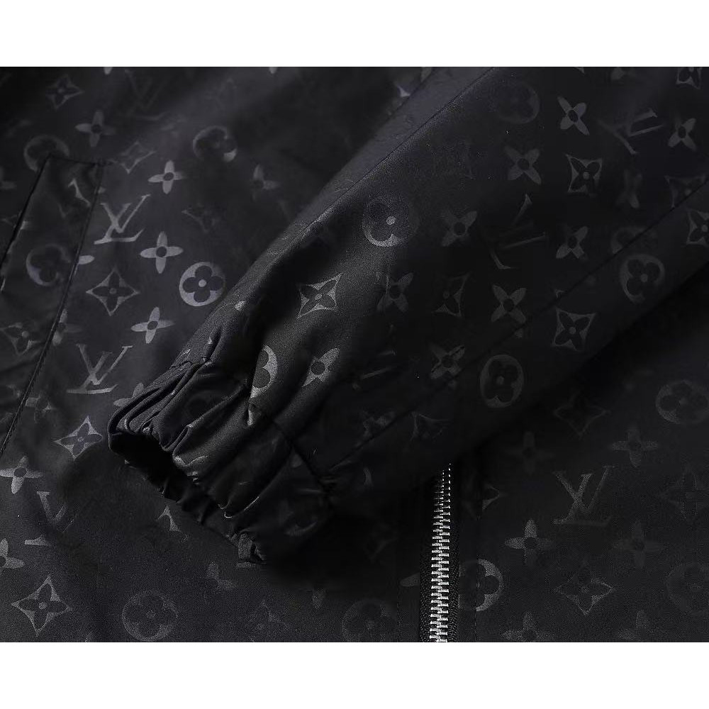 <p>LV&nbsp;男士夹克外套(黑)</p>