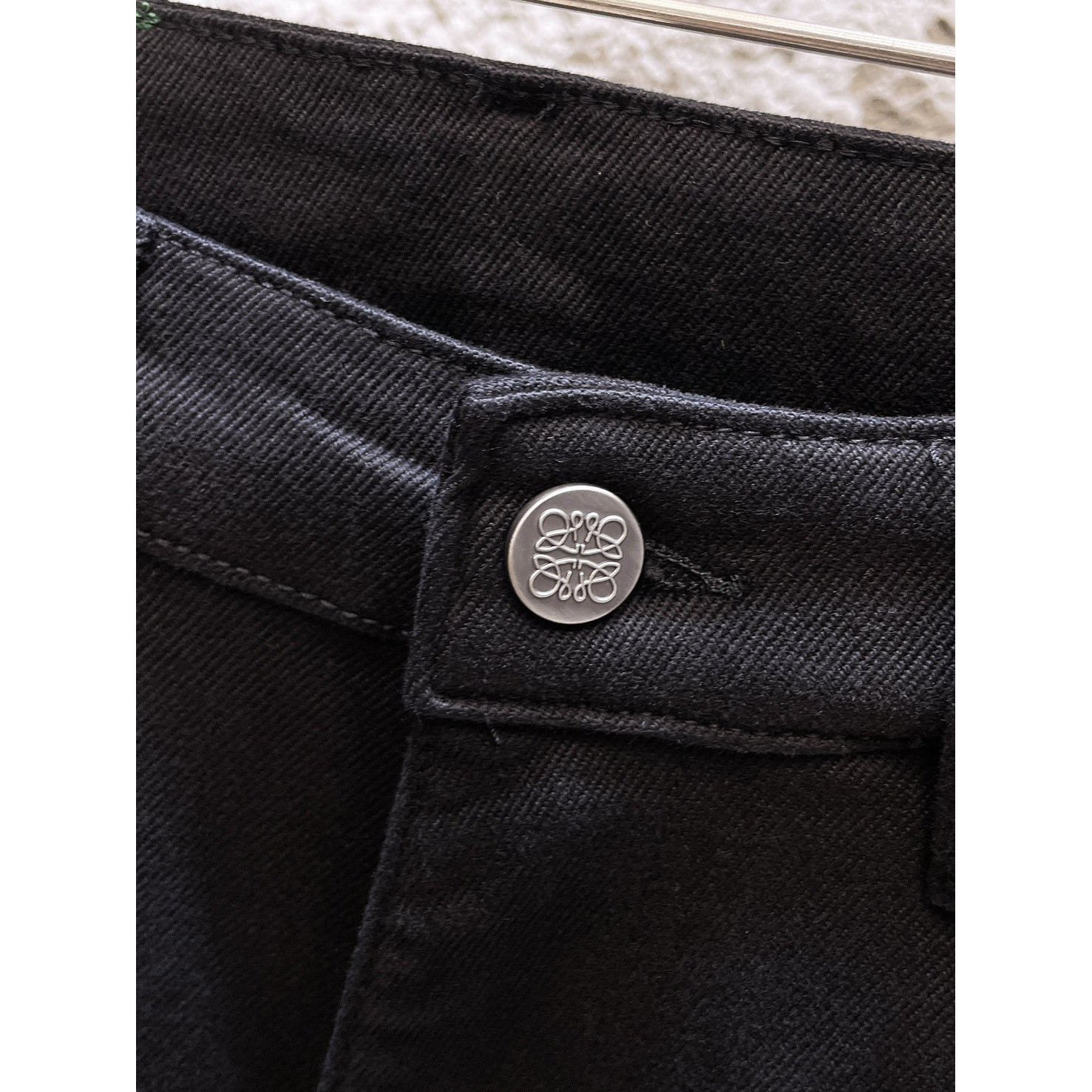 <p>LOEWE&nbsp;高端牛仔裤(黑)</p>