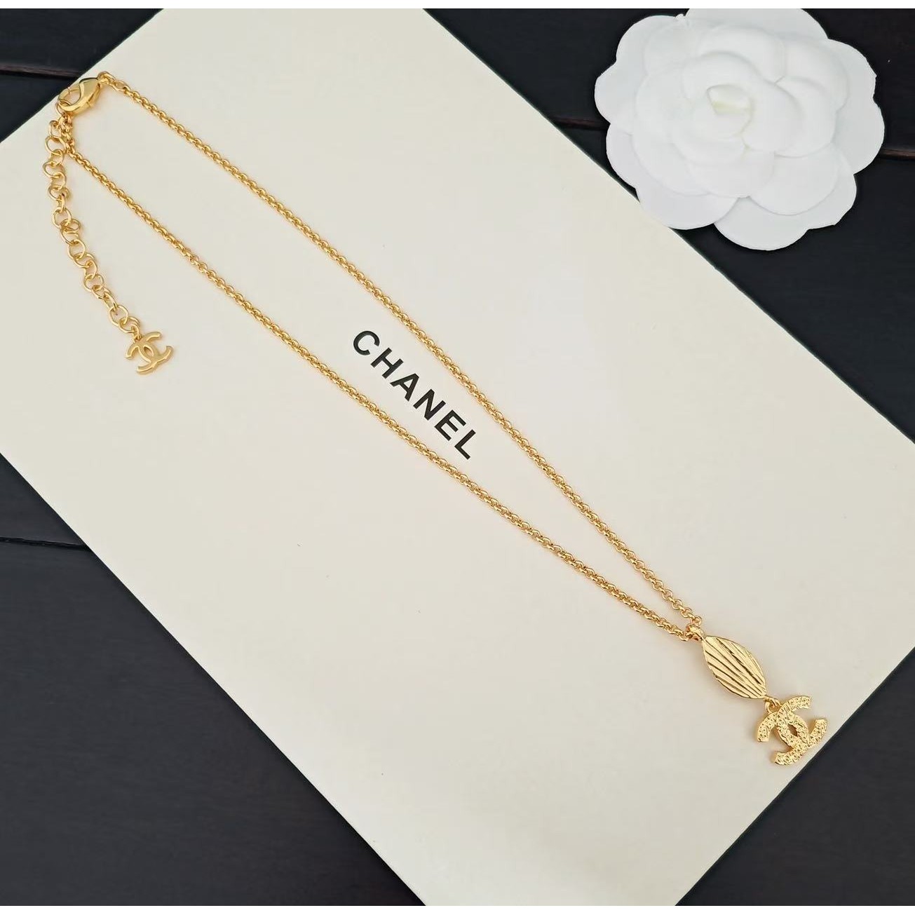 <p>CHANEL&nbsp;金色马眼钻水晶项链</p>