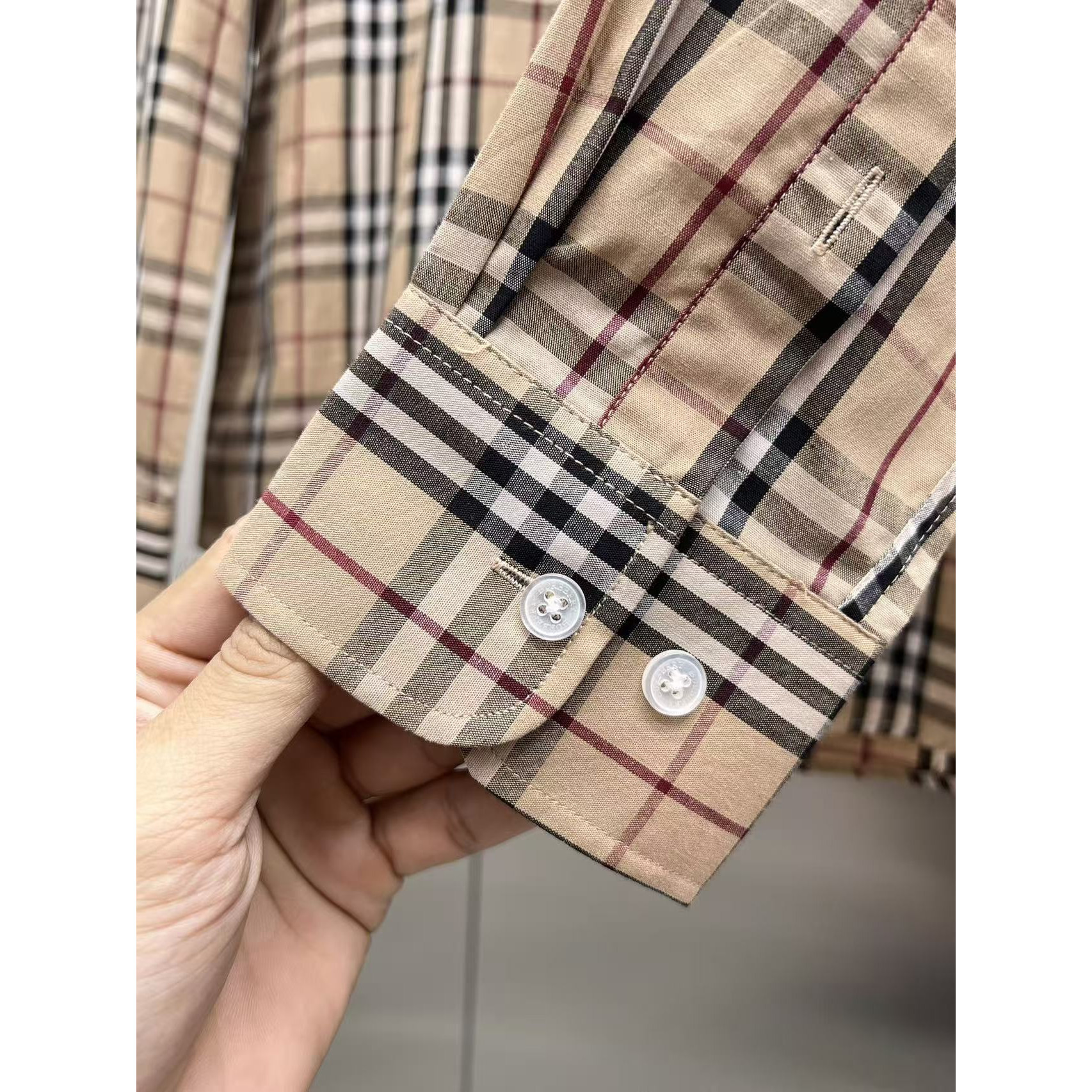<p>Burberry 长袖衬衫(783234)</p>