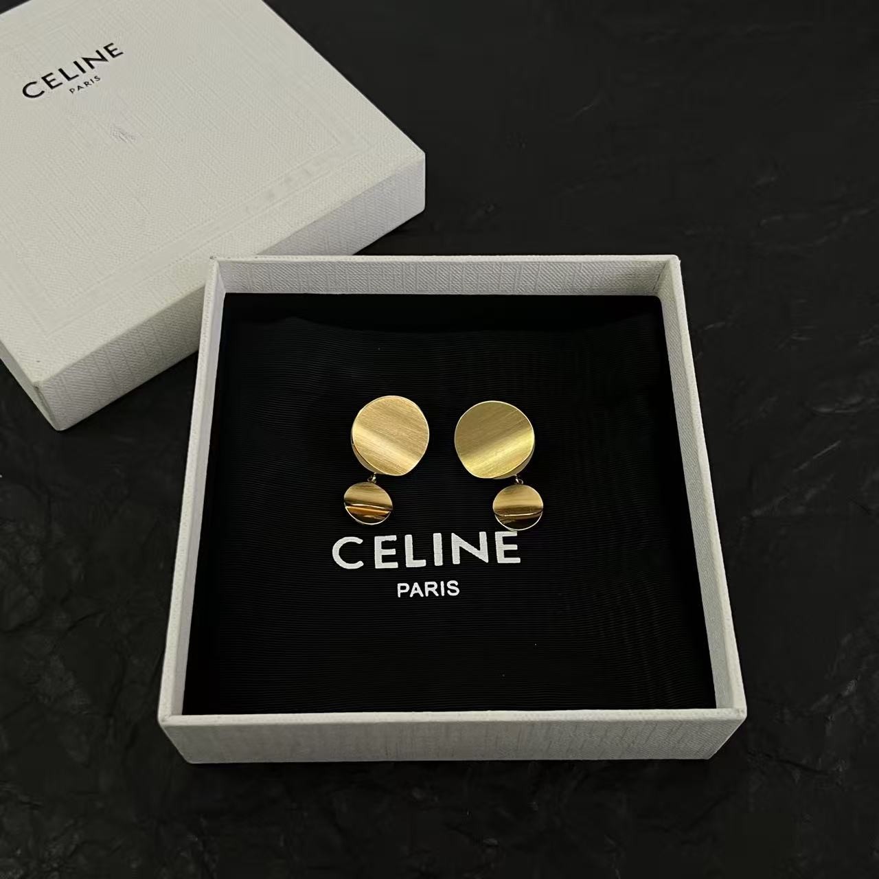 <p>Celine 耳钉</p>
