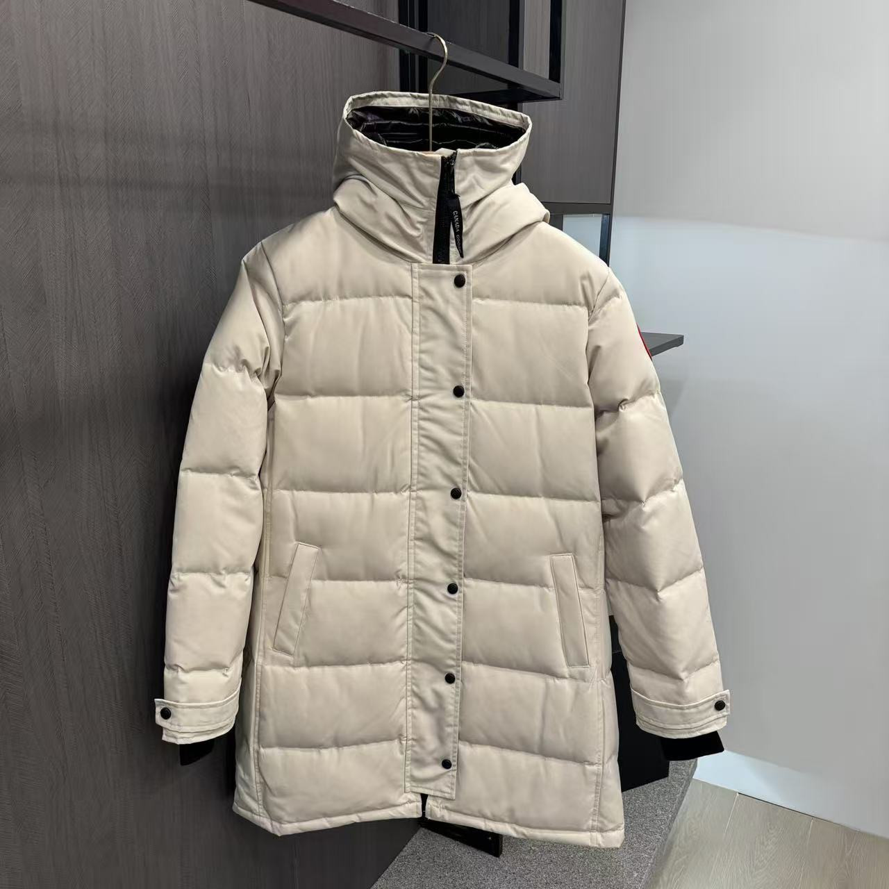 <p>Canada Goose Shelburn*派克大衣羽绒服(卡其)</p>
