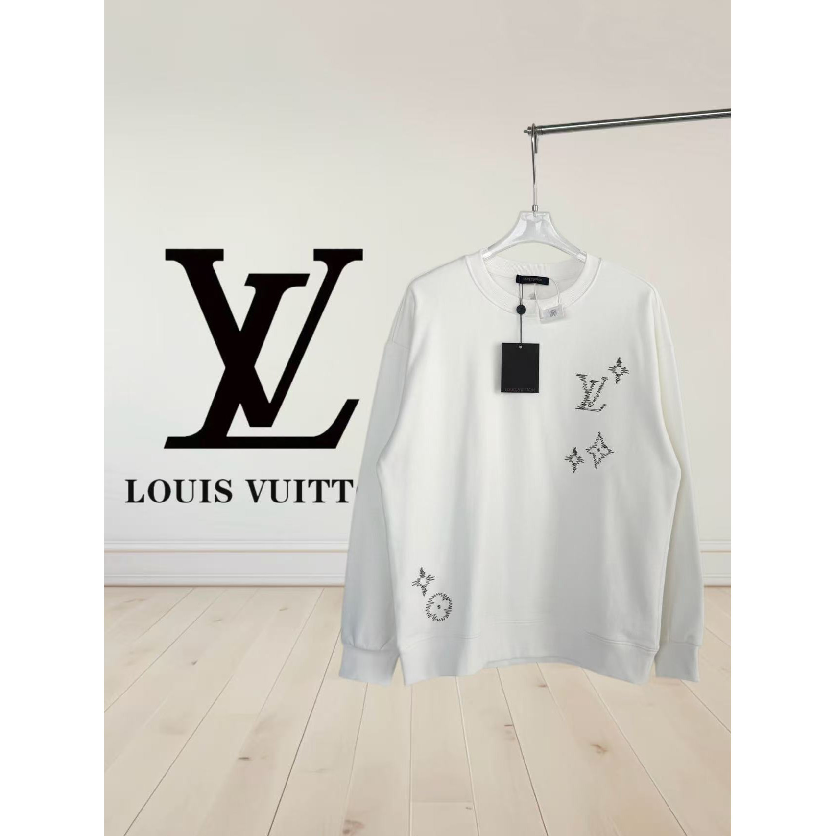 <p>LV 刺绣圆领卫衣(白)</p>