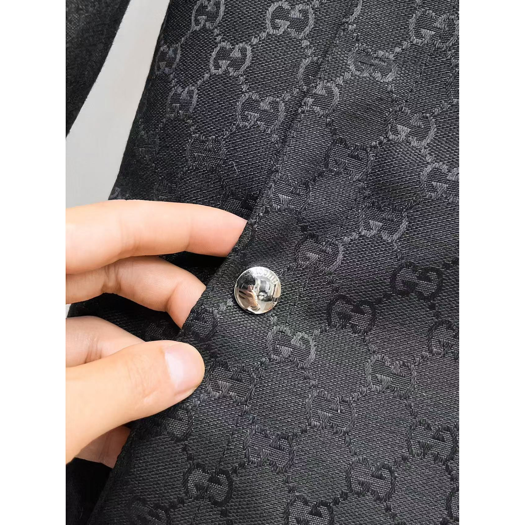 <p>GUCCI 秋冬新款羽绒服(黑)</p>