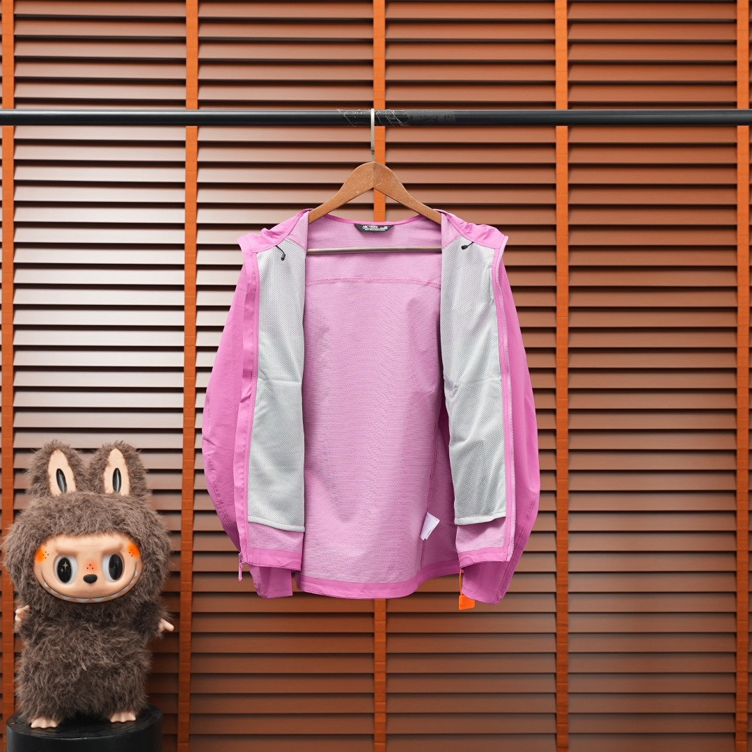 <p>ARC'TERYX 女款Hoody软壳连帽夹克(朝霞粉)</p>