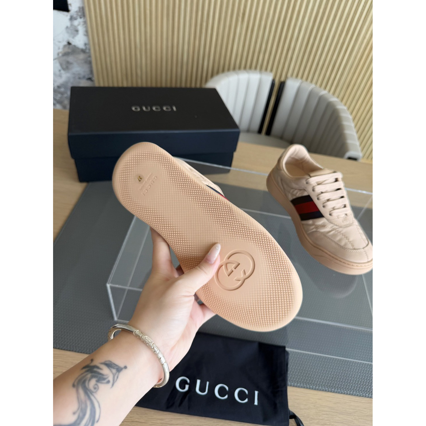 <p>GUCCI 休閒鞋(卡其)</p>