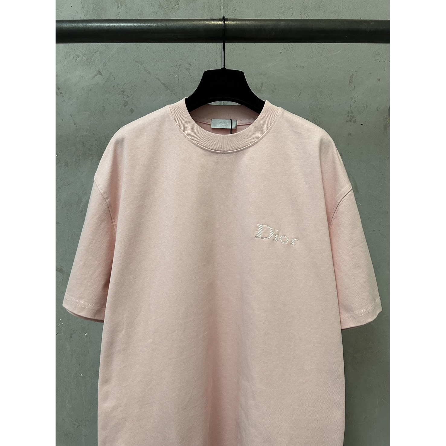 <p>Dior logo刺绣短袖T恤(粉)</p>