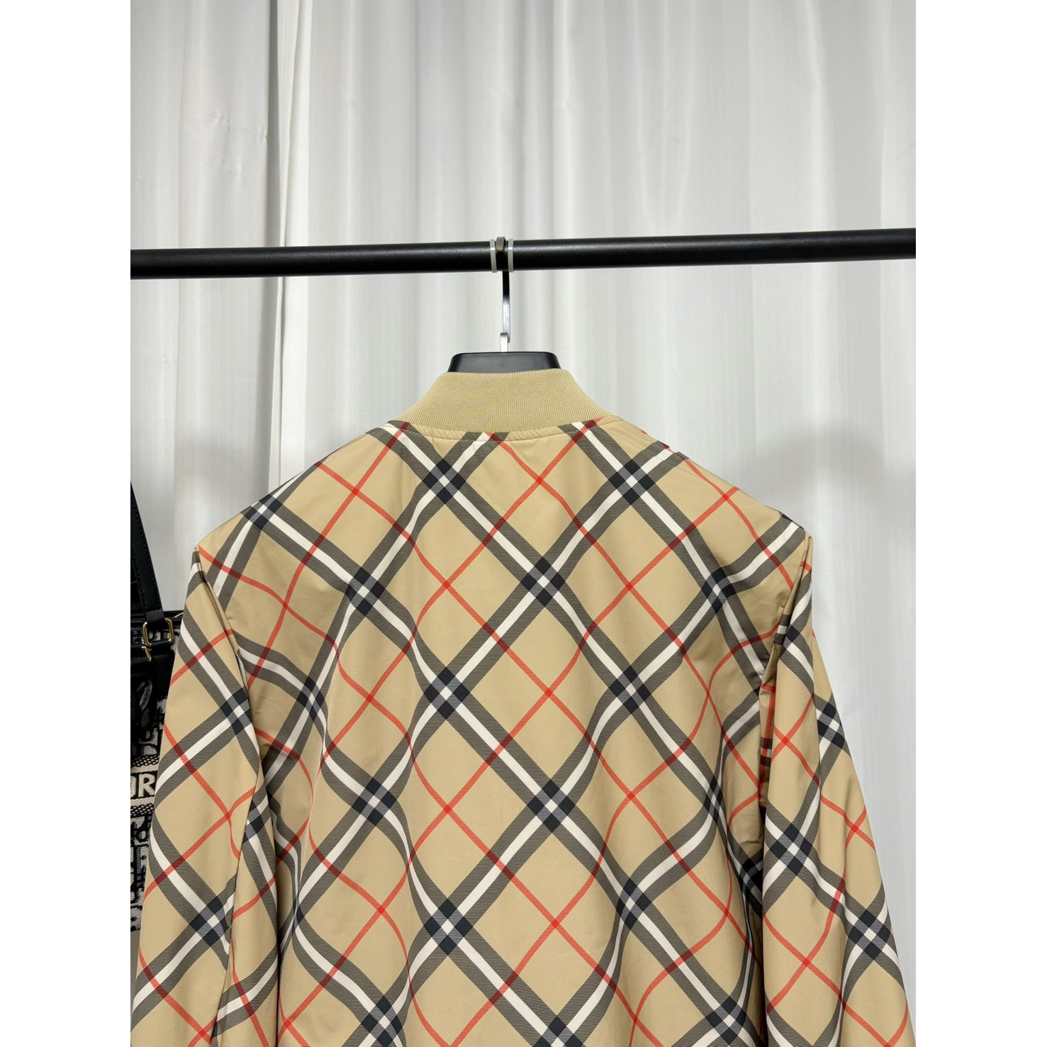 <p>Burberry 双面穿夹克外套</p>