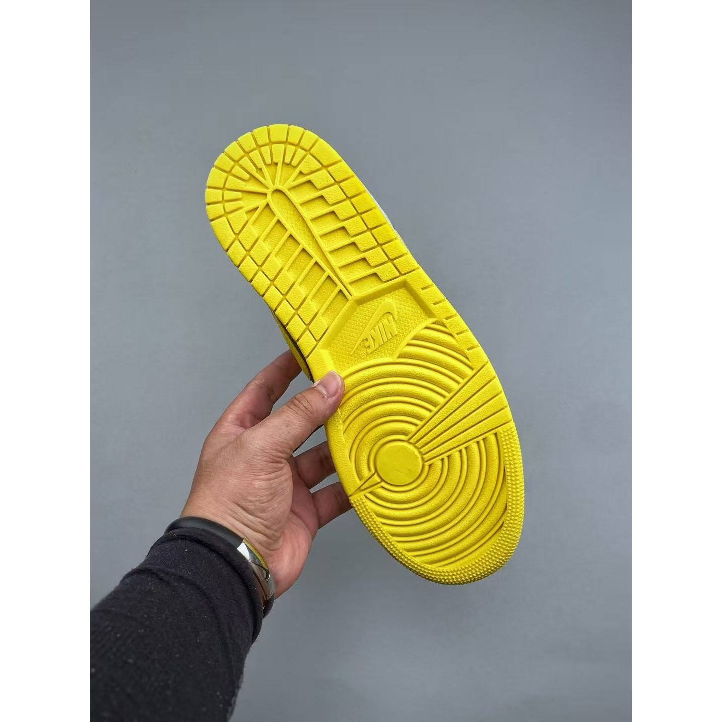 <p>Nike AIR JORDAN 1LOW G &nbsp;AJ1 乔1 低帮文化休闲板鞋(黑)</p>