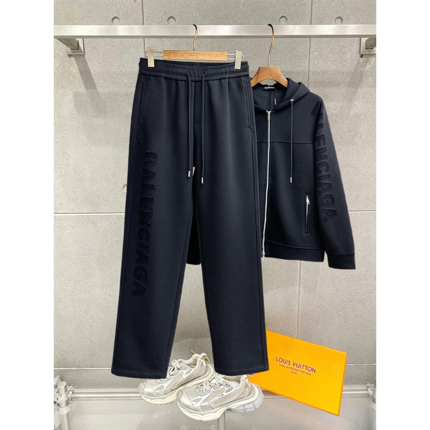 <p>Balenciaga&nbsp;套裝(黑)</p>