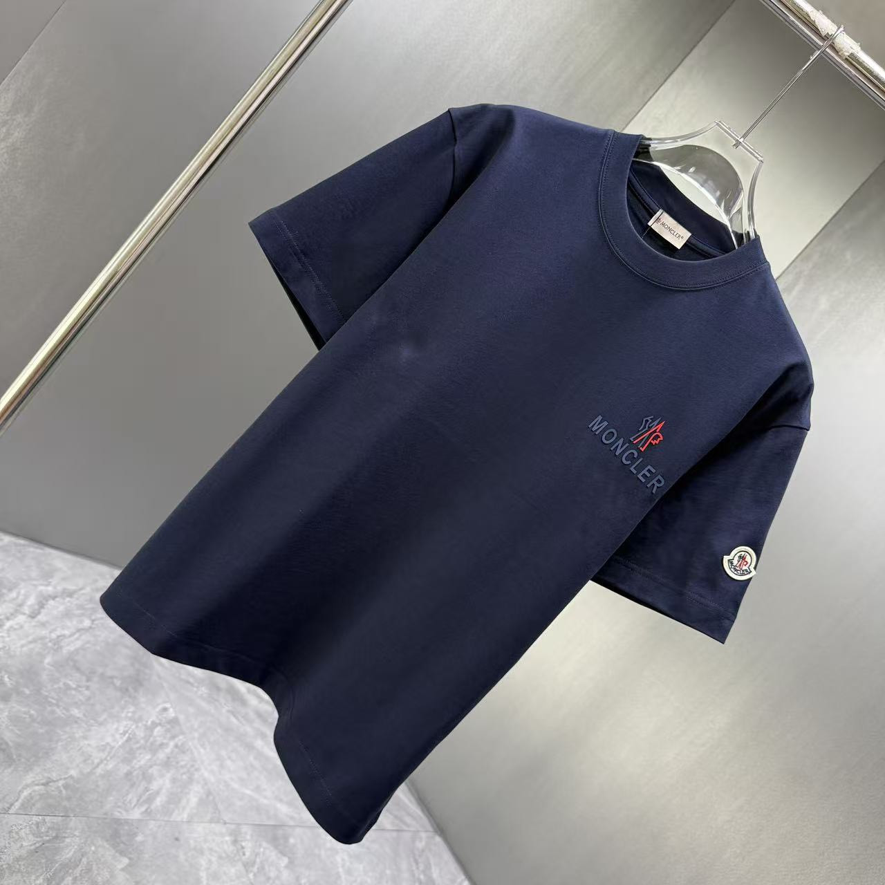 <p>Moncler 短袖T恤(黑)</p>