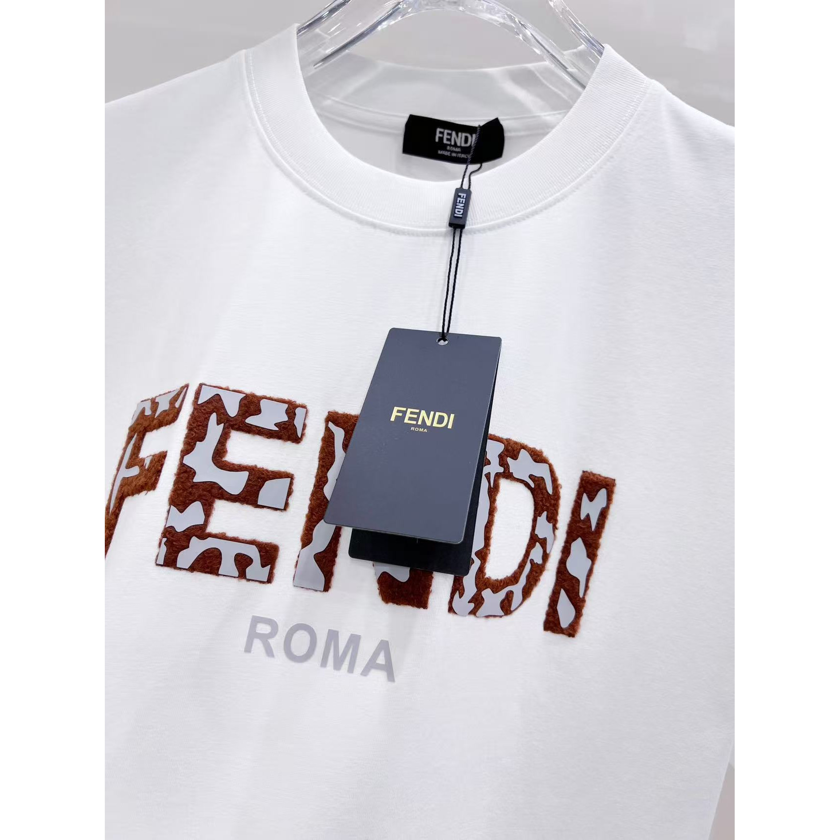 <p>FENDI 圓領短袖T恤(白)</p>