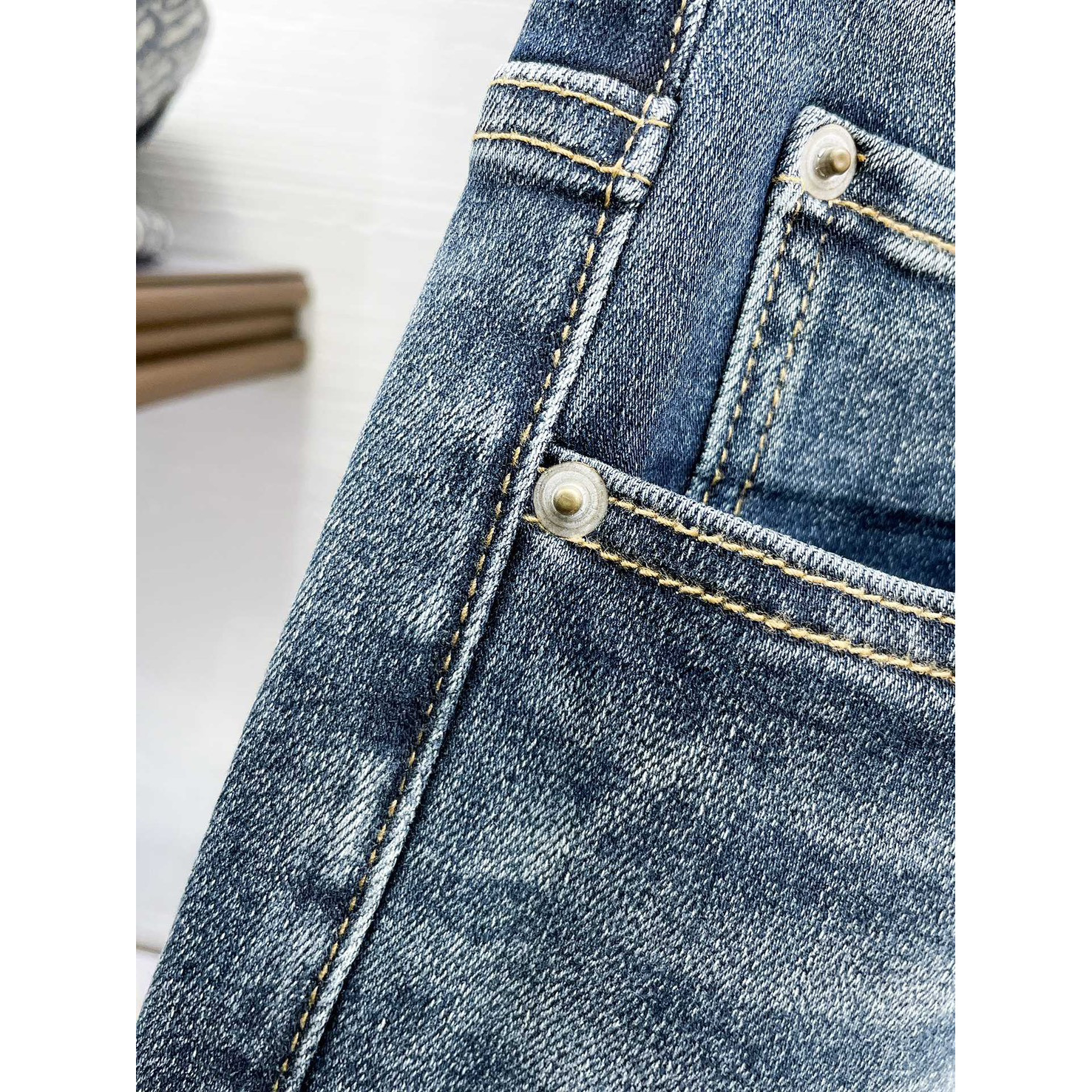 <p>BURBERRY 高品质牛仔裤</p>