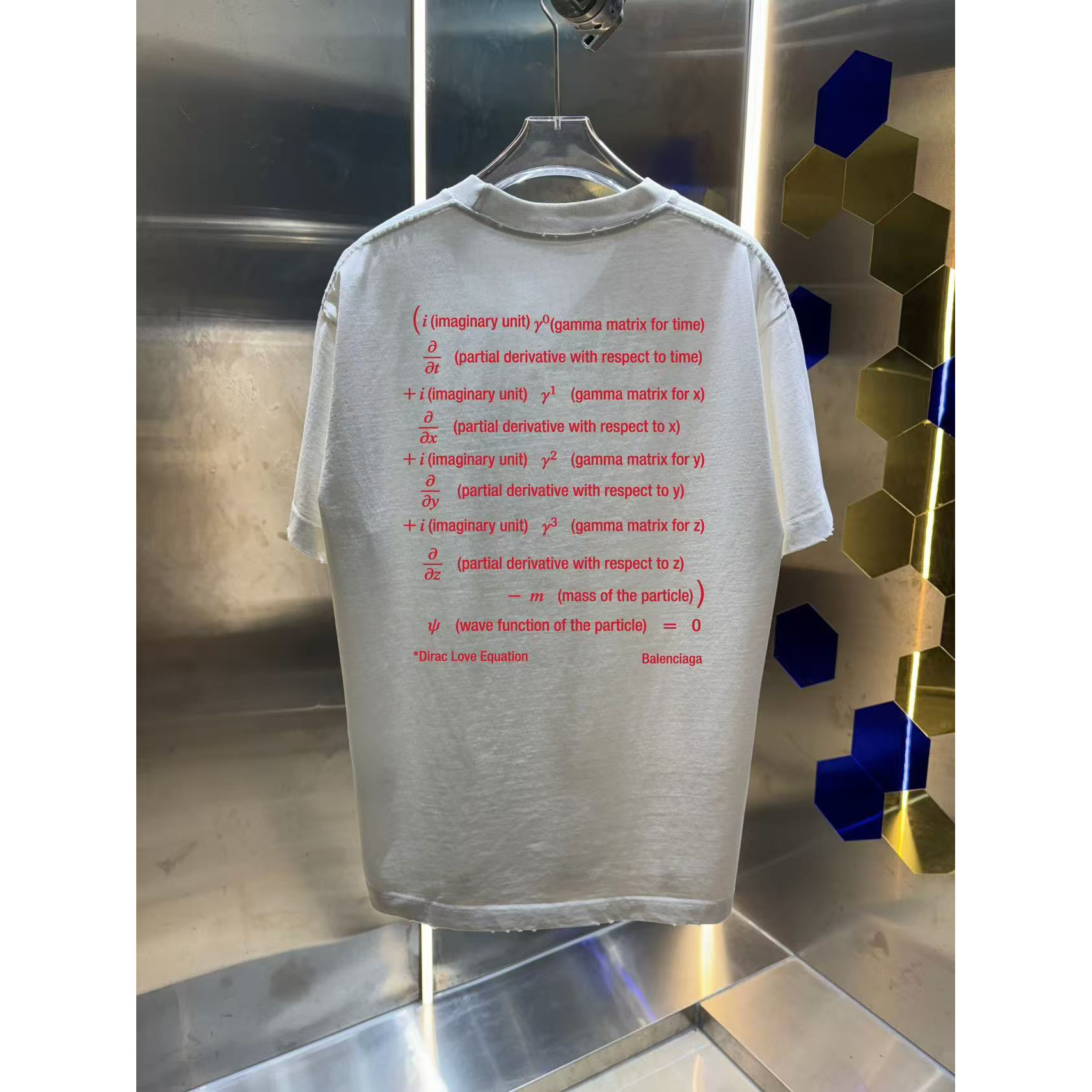 <p>Balenciaga 洗水磨破短袖T恤(洗水白)</p>