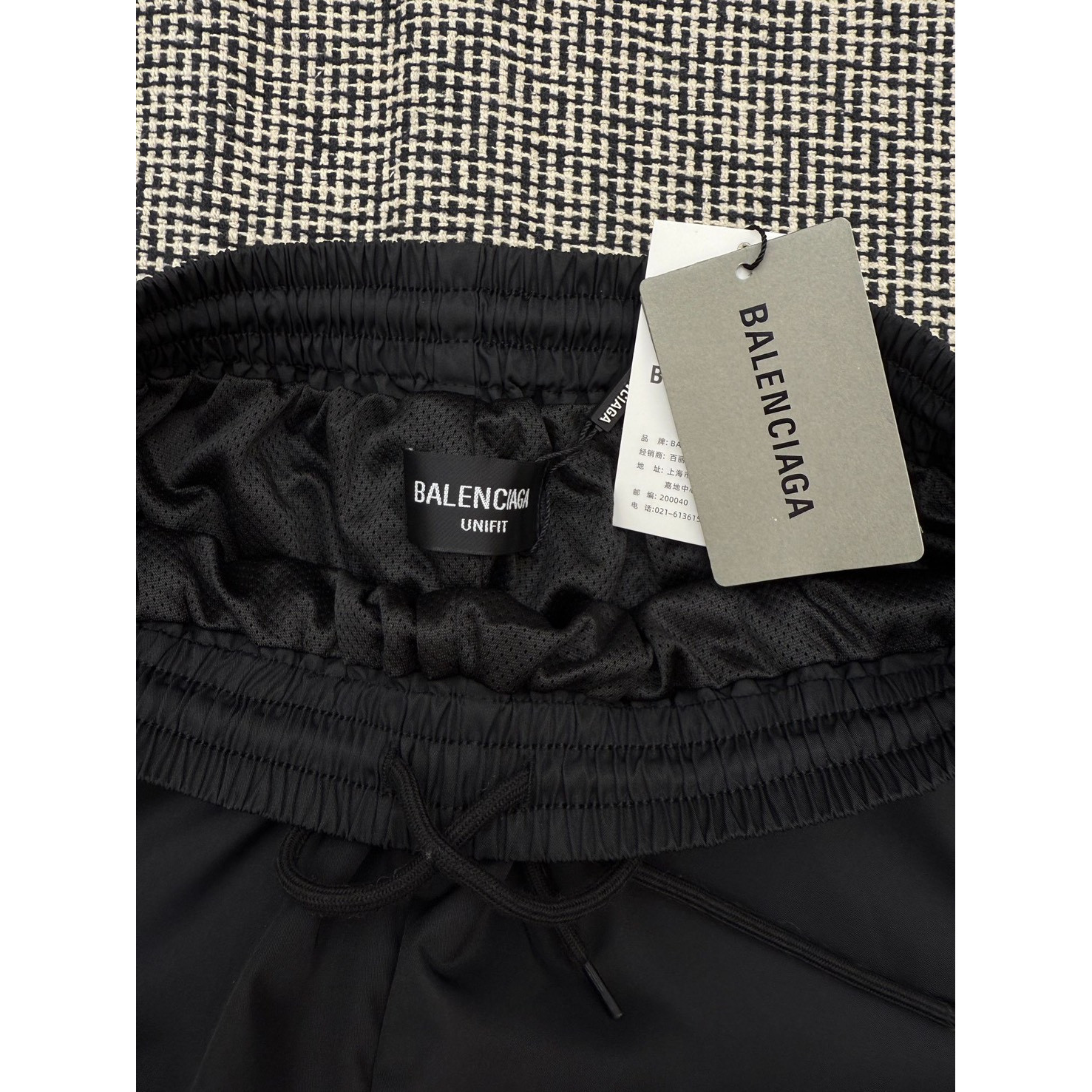 <p>Balenciaga FOOTBALL系列3B徽标刺绣运动长裤(黑)</p>